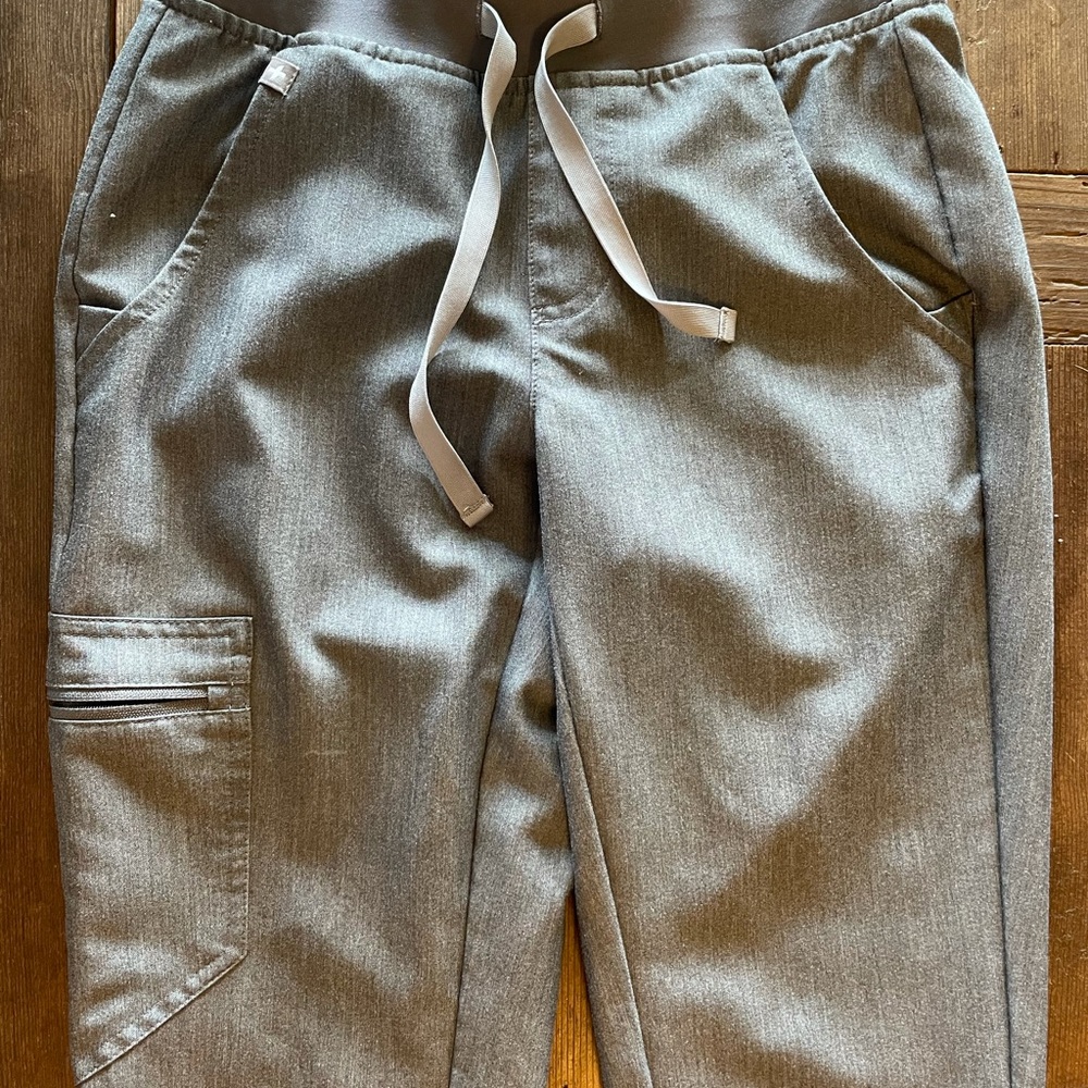 Figs jogger scrubs. XXS Tall